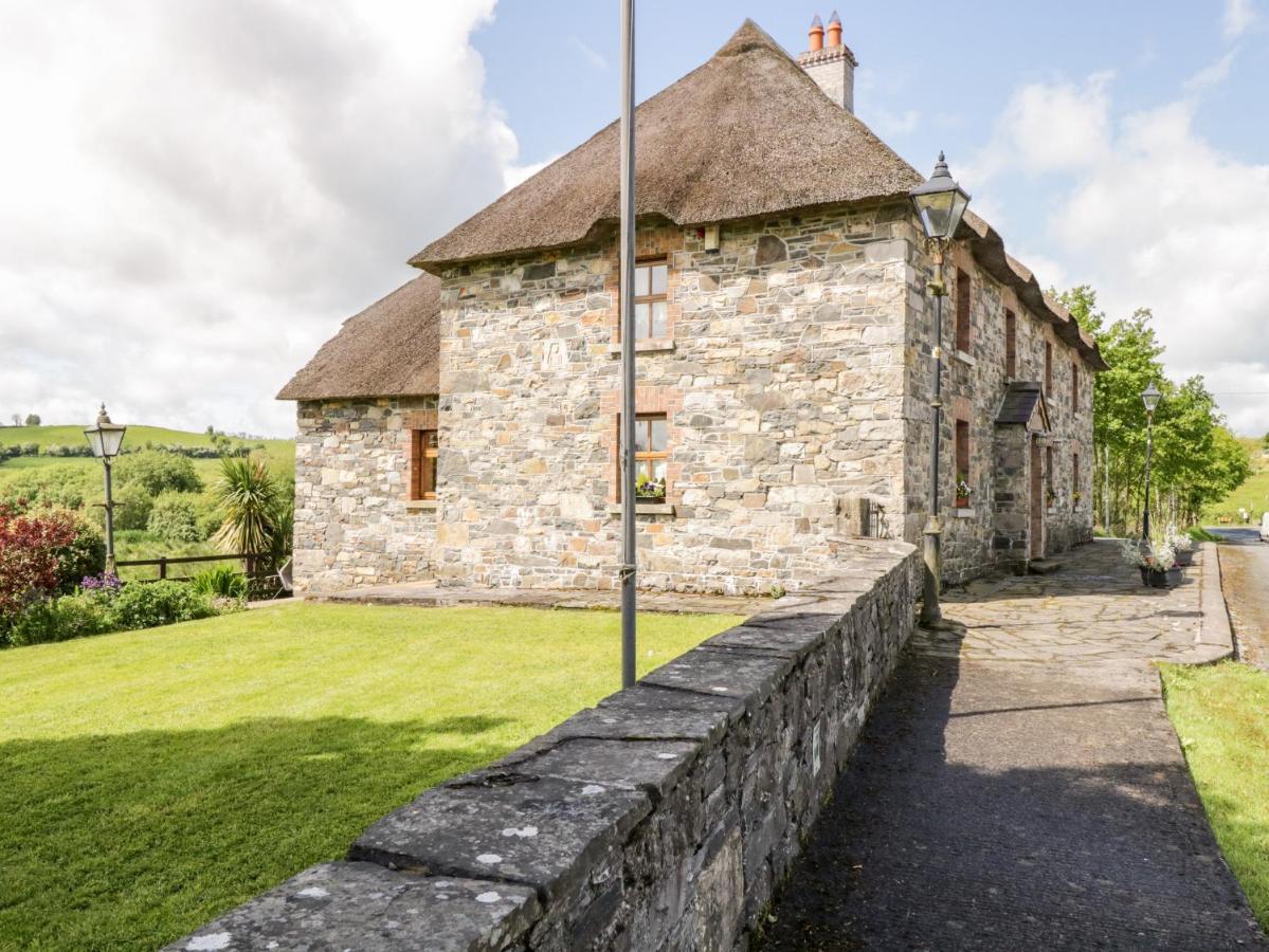 An Maide Ban Vila Cootehill Exterior foto