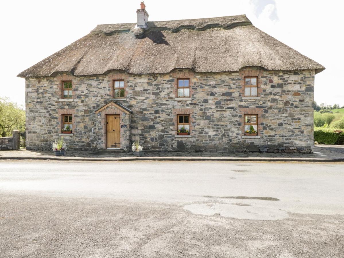An Maide Ban Vila Cootehill Exterior foto