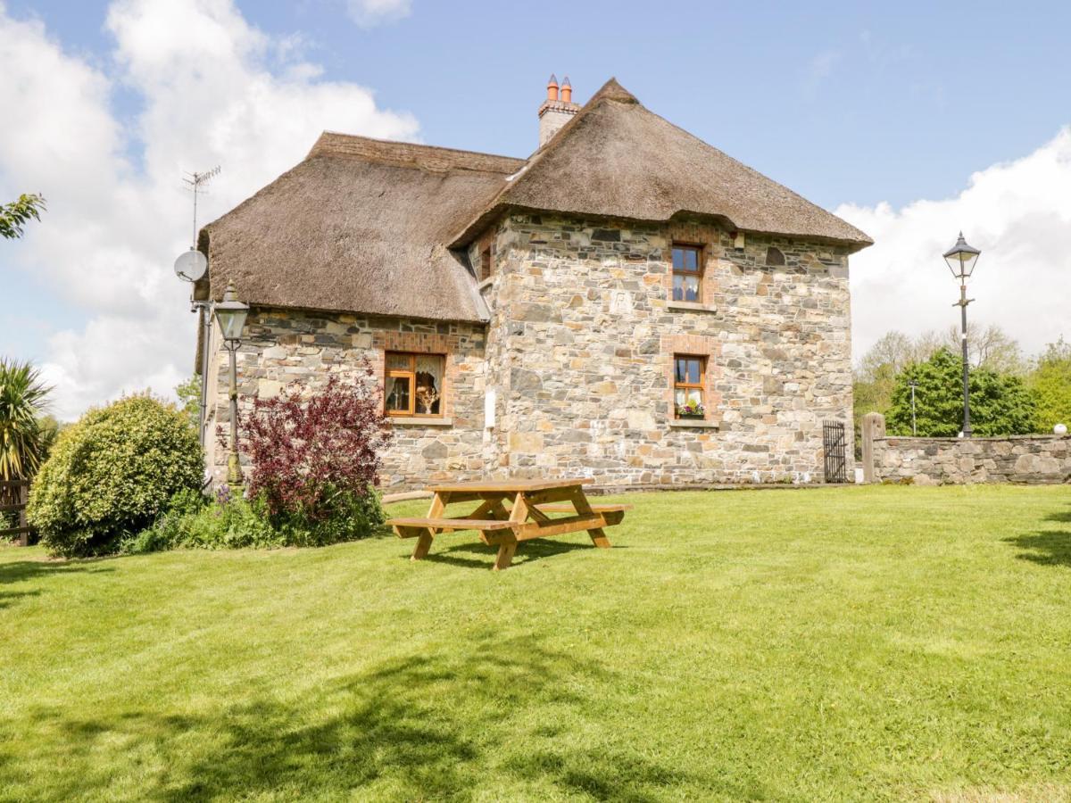 An Maide Ban Vila Cootehill Exterior foto