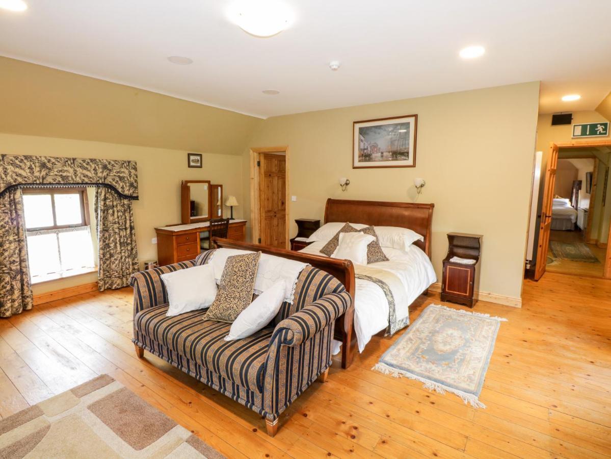 An Maide Ban Vila Cootehill Exterior foto