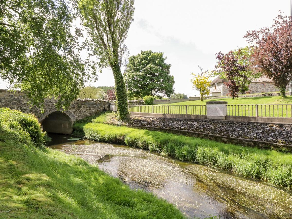 An Maide Ban Vila Cootehill Exterior foto